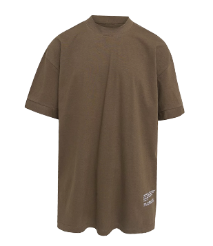 CAMISETA LOOSE EM ALGODÃO COM ESTAMPA EM LETTERING NA BARRA MARROM