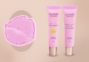 Imagem com fundo bege com Kit Lábios Perfeitos com Sabonete Esfoliante Labial + Massageador + Lip Balm com Ácido Hialurônico Alchemia Skincare KIT 