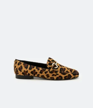 MOCASSIM EM COURO COM ESTAMPA ANIMAL PRINT MARROM