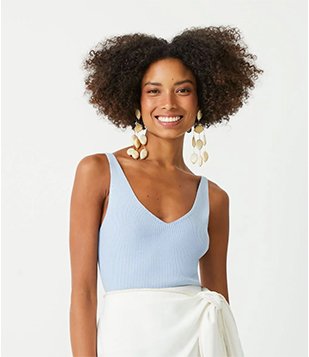 BLUSA REGATA EM TRICÔ CANELADO COM DECOTE V AZUL