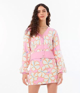 CASACO CURTO EM TRICÔ JACQUARD COM MANGA BUFANTE ESTAMPA FLORAL ROSA