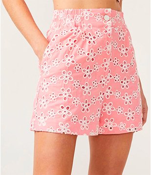 SHORT EM LAISE COM BORDADO CONTRASTANTE ROSA