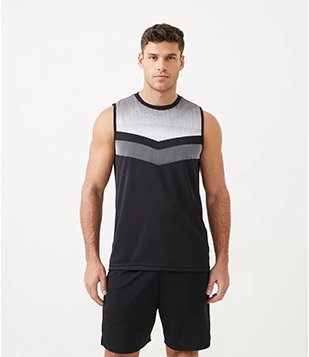 REGATA ESPORTIVA COM ESTAMPA GEOMÉTRICA PRETO