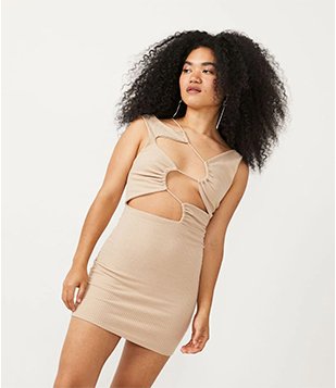 VESTIDO CURTO EM RIBANA COM RECORTES REPUXADOS BEGE