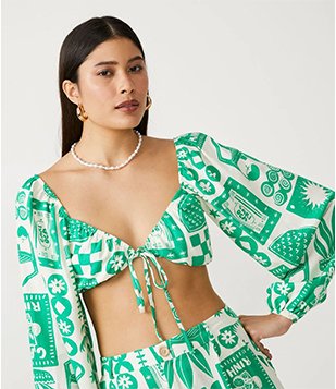 BLUSA CROPPED COM MANGA BUFANTE E ÍCONES DIVERTIDOS VERDE
