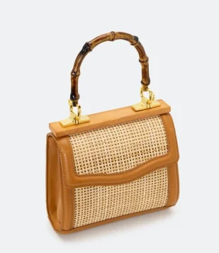 Bolsa Satchel Com Alça De Mão Em Madeira E Detalhe Frontal Em Ráfia Marrom