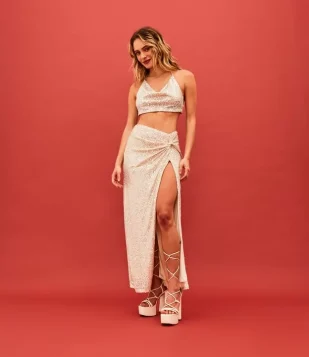 Saia Longa Em Malha Paetê Com Detalhe Torcido E Fenda Lateral Bege