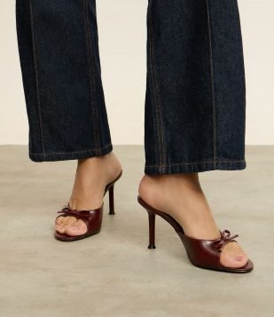 Sandália Mule em Pu com Mini Laço Bordô