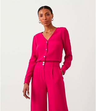 CAMISA TEXTURIZADA COM DECOTE V E BARRA MULLET VERMELHO