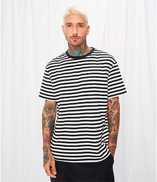 CAMISETA MANGA CURTA COM ESTAMPA LISTRADA BRANCO