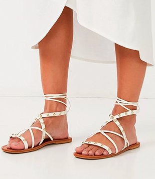 Sandália Rasteira Multitiras com Tachas Off White