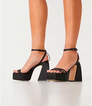 Sandália Meia Pata Multi Tiras Com Salto Diferenciado Preto