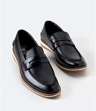 SAPATO CASUAL EM COURO PRETO