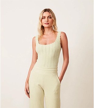 BLUSA CROPPED EM TRICÔ COM BORDADO VERDE