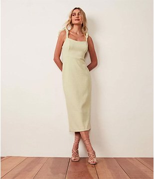 VESTIDO MIDI EM MALHA TEXTURIZADA COM ALÇA FRANZIDA VERDE