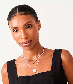 Colar Camadas em Metal com Pingente de Medalha de Brilho Prata