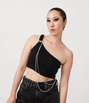 Blusa Cropped Ombro Só Canelada Com Correntes Preto