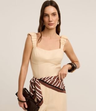 Blusa de Alça Larga com Linho e Decote Coração Bege