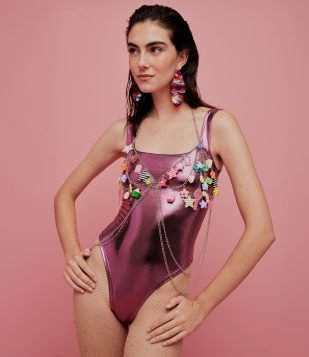 Body Ajustado em Flamê com Metalizado Holográfico Rosa