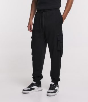 Calça Jogger em Moletom com Bolsos Táticos Preto