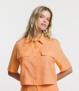 Camisa Cropped Linho com Bolsos de Lapela Laranja