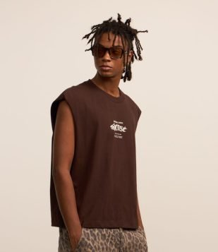 Regata Boxy em Malhão com Estampa Lettering Marrom