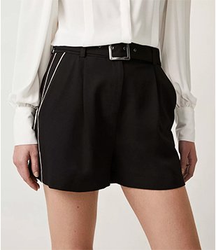 Short Em Alfaiataria Com Cinto Preto