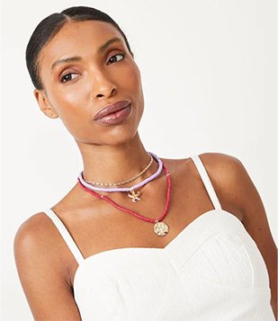 Colar Camadas em Miçanga com Pingente de Estrela e Medalha Irregular Multicores