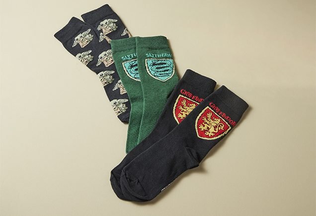 Looks com meias coloridas: 6 opções para usar estes acessórios