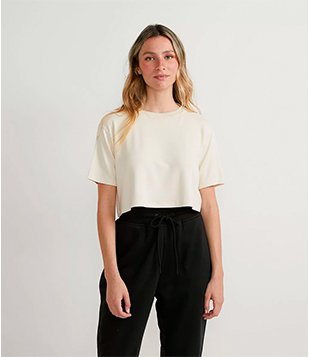Blusa Cropped em Viscose com Manga Curta e Cava Deslocada Comfy Bege (lojasrenner.com.br)