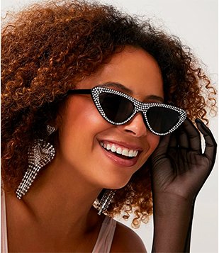 Óculos de Sol Gateado com Armação Toda em Strass Preto