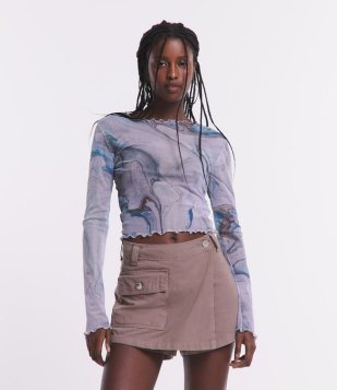 Blusa Cropped Em Tule Com Frufru E Estampa Abstrata Manchadinha Azul