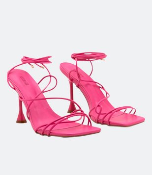 Sandália Multitiras com Salto Fino Diferenciado Rosa