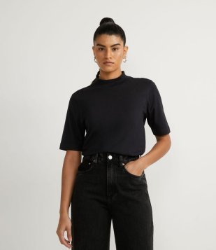 Blusa Em Algodão Com Golinha Alta E Manga Curta Preto