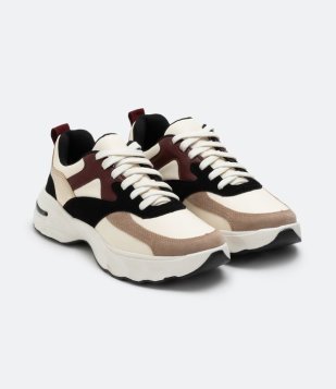 Tênis Com Recortes E Caixa Alta Multicores