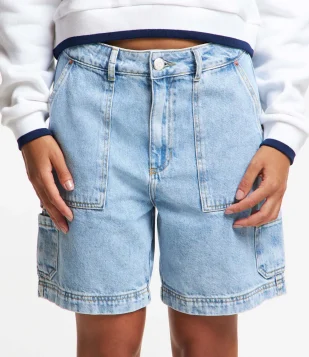 Bermuda Jeans com Bolso Carpinteiro Pespontado Azul