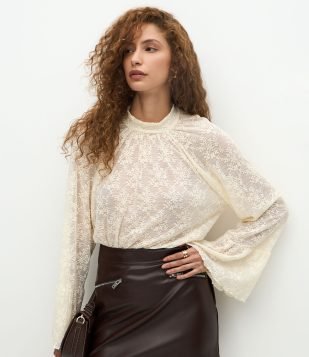 Blusa em Renda com Amarração na Gola Branco