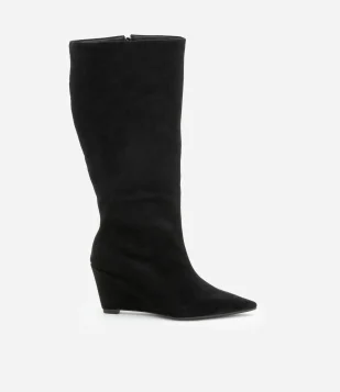 Bota Anabela Cano Médio em Suede com Bico Fino Preto