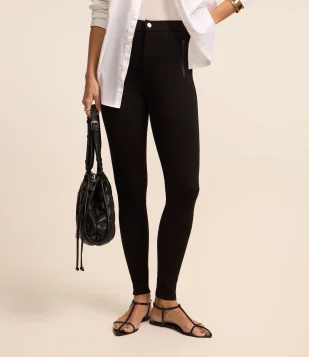 Calça Legging em Ponto Roma com Detalhe Lateral Preto