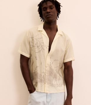 Camisa Boxy com Liocel e Estampa Arte Floral Bege