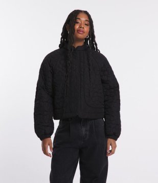 Jaqueta Bomber Em Micorfibra Com Flores Texturizadas Preto