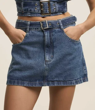 Saia Curta em Jeans Cintura Baixa e Cinto Azul