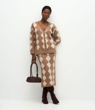 Saia Long Midi em Tricô Jacquard com Estampa Xadrez Bege