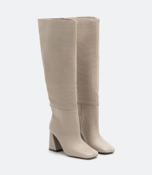 Bota Cano Alto Em Couro Com Salto Grosso Bege