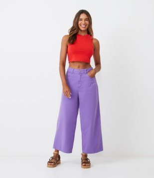 Calça Pantacourt Em Sarja Com Pences E Bolsos Roxo