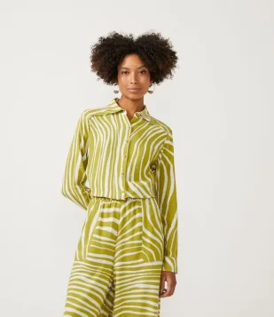  Camisa Alongada em Viscolinho com Estampa Animal Print Zebra Verde 