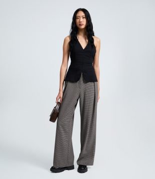 Calça Alfaiataria Com Pregas Frontais e Cinto com Fivela Cinza