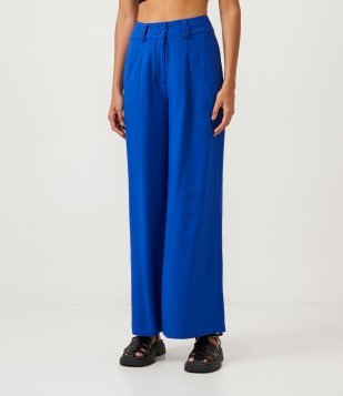 Calça Pantalona Alfaiataria em Viscose com Pregas e Detalhe V Azul