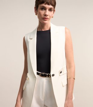 Colete Alongado em Crepe Modelo Alfaiataria com Botões Frontais Branco Neve