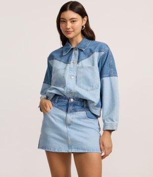 Saia Mini em Jeans com Recortes em Dois Tons Azul Claro